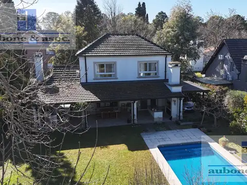 Casa 5 ambientes con 3 baños