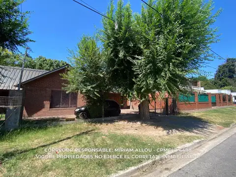 Casa en Venta con 4 cocheras