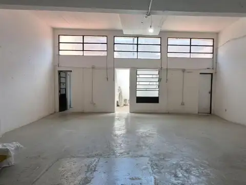 Galpon en Venta en Chacarita, USD 305.000