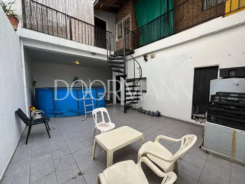 Casa en Venta con 3 cocheras