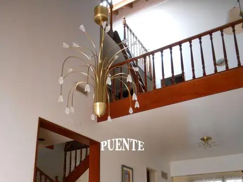 Casa en Venta con 4 cocheras