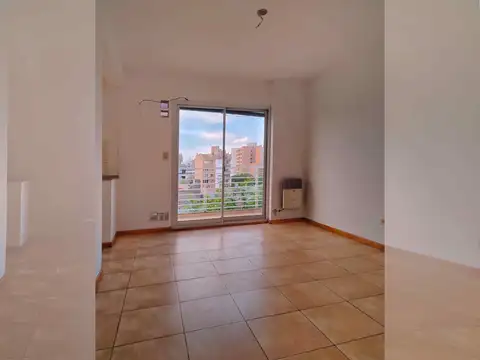 Cerrito y San Martín: SEMIPISO con BALCÓN