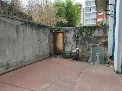 gran Local vidriera al frente patios Rosario Barrio Lourdes 380 m2
