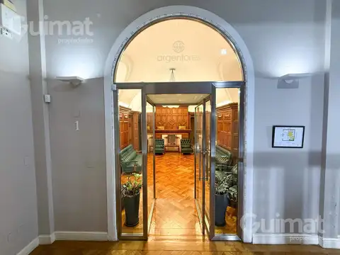 Recoleta Excelente edificio en block