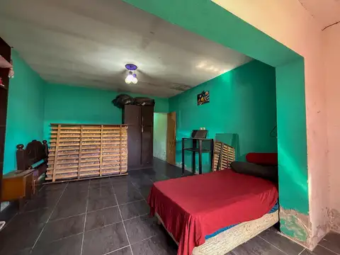 Venta casa de 2 dormitorios con patio y cochera Granadero Baigorria
