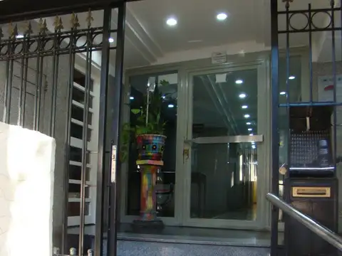DEPARTAMENTO DOS AMBIENTES LATERAL MUY LUMINOSO - UNA CUADRA Y MEDIA SUBTE "A"