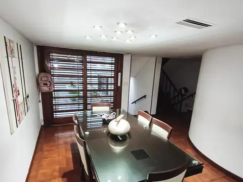 Casa 6 ambientes con 2 baños