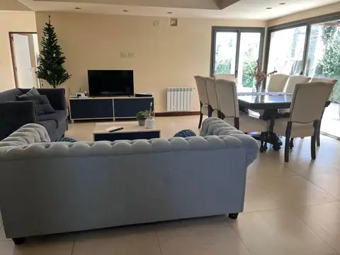 Casa en Alquiler de 3 dormitorios