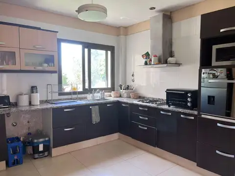 Casa en Alquiler con 1 cochera