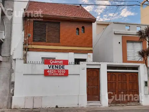 Casa en Villa Urquiza oportunidad ! Excelente ubicación  con potencial el lote para construir