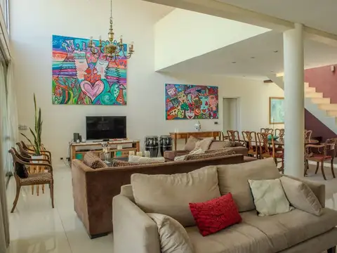 Casa en Venta con 1 cochera