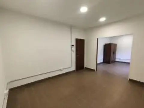 Oficina 4 ambientes con 1 baño