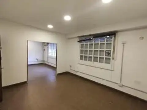 OFICINAS EXCLUSIVO USO COMERCIAL PROF. 4 AMB 1º PISO BÑO PATIO, OPCIONAL DEPOSITO