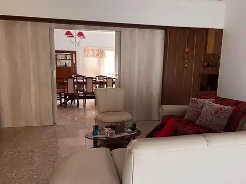 Casa en Venta con 4 cocheras