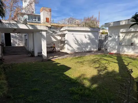 Venta Casa 3 dormitorios con jardin en el centro de Cañada De Gomez