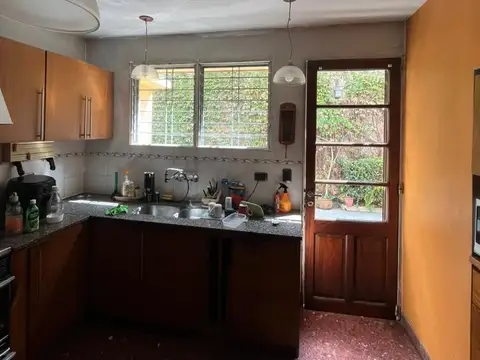 Excelente casa c/patio, quincho y garage - ubicada en calle 15 e/45 y 46, La Plata