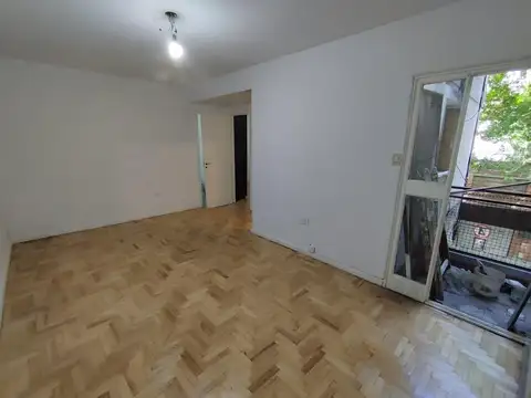 3 Amb Al Frente con Balcón - bajas expensas