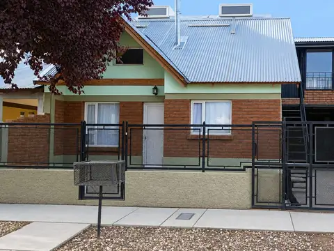 Casa de 4 dorm-Depto -Quincho