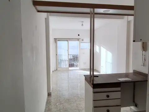 Muy luminoso con balcón en alquiler en Palermo