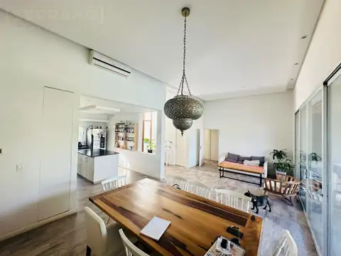Casa 5 ambientes con 3 baños