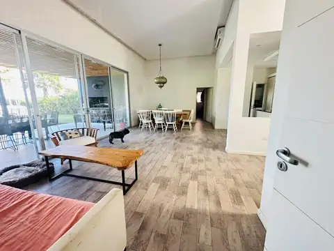 Casa en Alquiler Temporal con 2 cocheras
