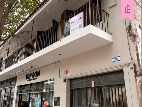 Casa en venta c/ cochera en Centro + local comercial