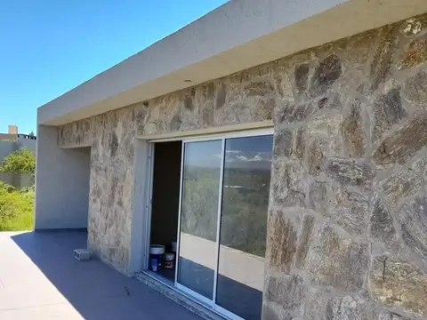 VENDO CASAS EN AMANCAY 1 Y 2 DORM. GRAN UBICACION