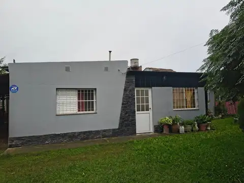Se venda casa con gran terreno en Sauce Viejo
