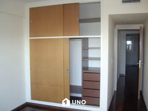 Ayacucho y San Juan - Piso Exclusivo de 3 Dormitorios.