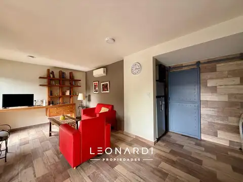 Casa en Alquiler con 2 cocheras