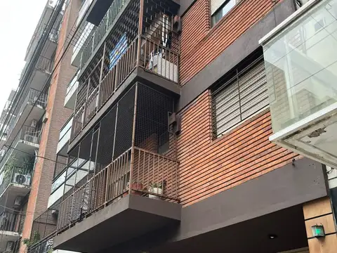 3 AMBIENTES AL FRENTE CON BALCON