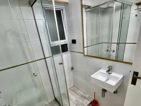 1 AMBIENTES CONRAFRENTE CON BALCON VISTA