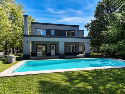 CASA EN VENTA A ESTRENAR CON PILETA BOCA RATON