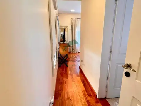 Casa en Venta con 6 cocheras