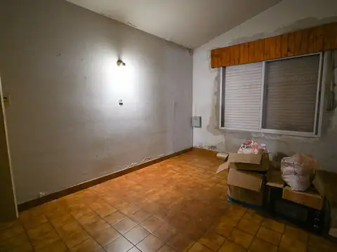 CASA CON AMPLIO TERRENO IDEAL PARA DESARROLLO