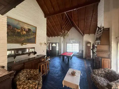 Casa en Venta con 2 cocheras