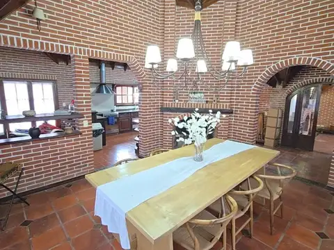 Casa en Venta con 7 cocheras