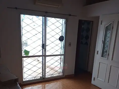 Casa 5 ambientes con 4 baños