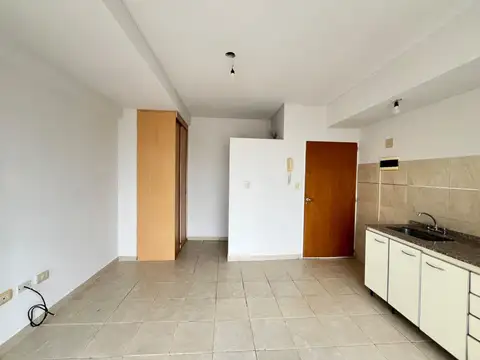 ALQUILER DE MONOAMBIENTE CON AMPLIO BALCON - EXCELENTE UBICACION