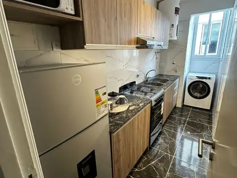 OPORTUNIDAD 2 AMBIENTES EXTERNO RECICLADO CON BALCÓN A LA CALLE