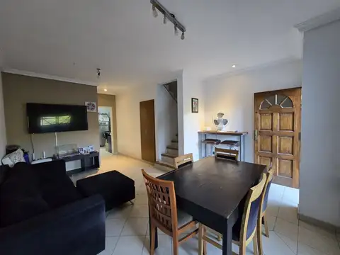 DUPLEX 3 AMBIENTES EN VENTA EN AVELLANEDA COCHERA