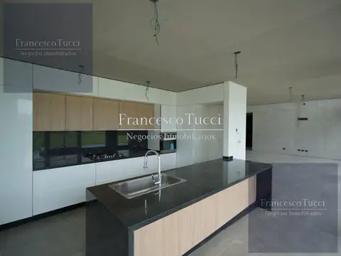 Casa en Venta al Oeste