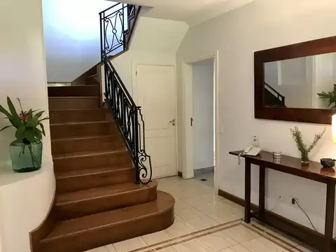 Coronel Escalada al 1200