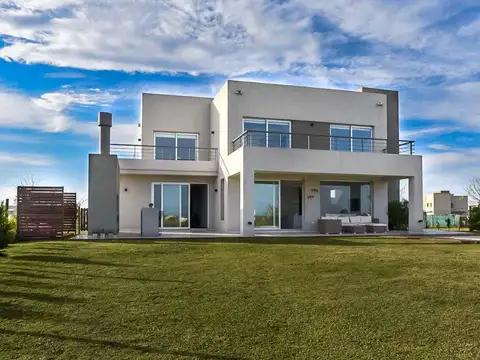 Casa en Alquiler en El Cantón - Barrio Islas, USD 2.400