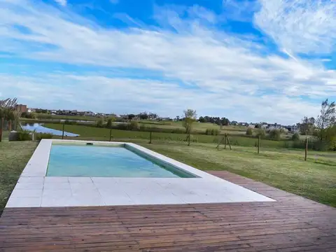 Casa en Alquiler con 1 cochera