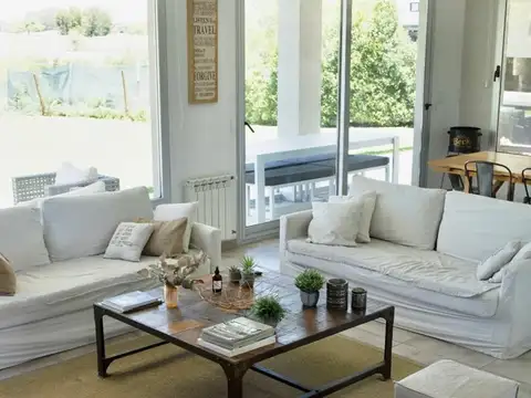 Casa en Alquiler en El Cantón - Barrio Islas, USD 2.200