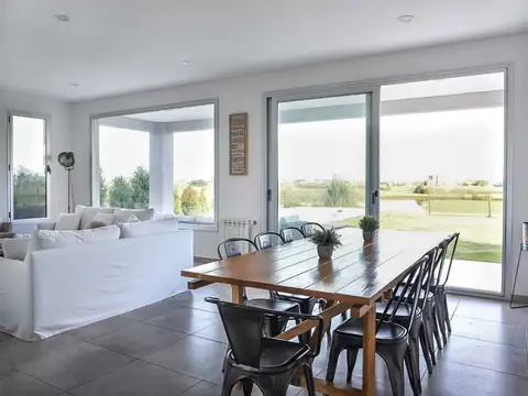 Casa en Alquiler en El Cantón - Barrio Islas, USD 2.200