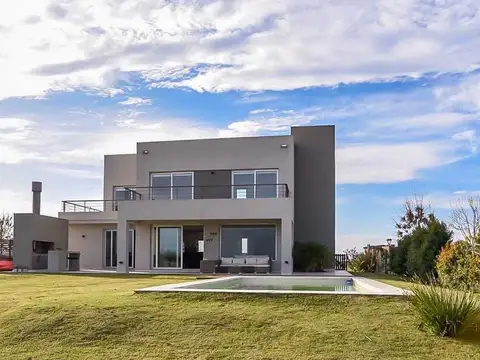 Casa en Alquiler en El Cantón - Barrio Islas, USD 2.400