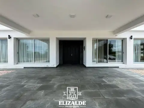 Casa 6 ambientes con 4 baños