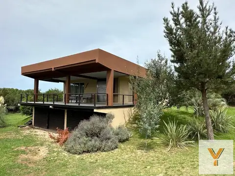 Casa en venta - 4 Dormitorios 3 Baños - Pinamar